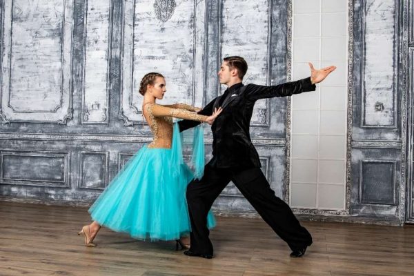 Couple-Ballroom-Dancing-Styles2